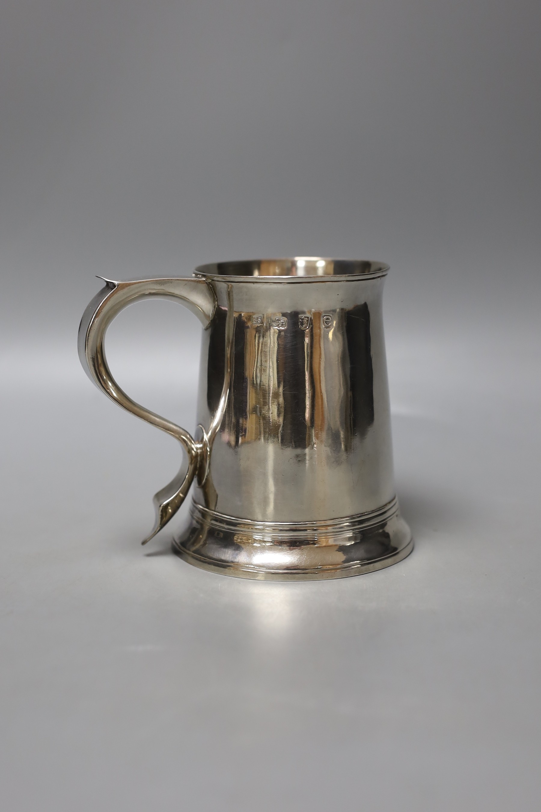 A George III silver mug, by George Smith (II), London, 1780, 11.6cm, 8.5oz.